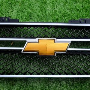 2007 - 2014 Chevy Tahoe Black Mesh and Chrome Grille